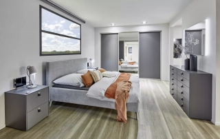 Schlafzimmer mit Möbeln in Küchenqualität