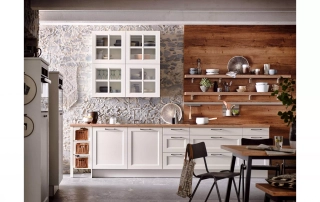 Weiße Designerküche mit brauner Arbeitsplatte und Holzwand